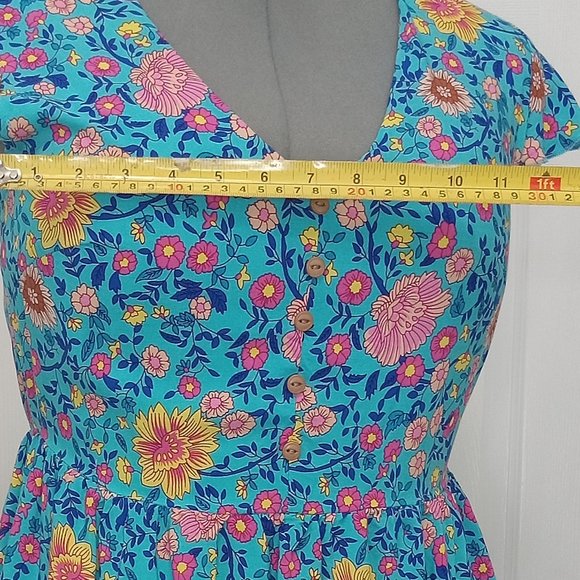 Kirundo Woman's Dress. - Picture 7 of 9